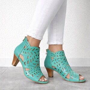 L'ATISTE Turquoise Cutout Heels